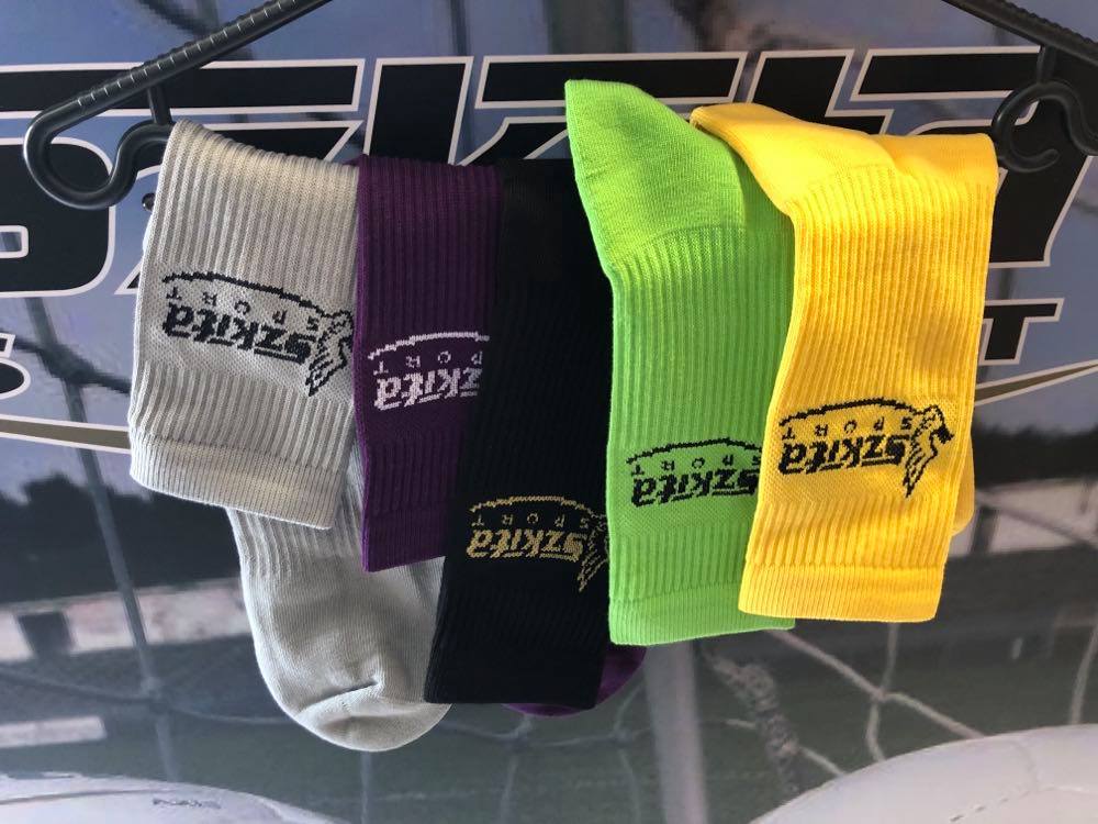 Ruházat: Szkíta zokni 